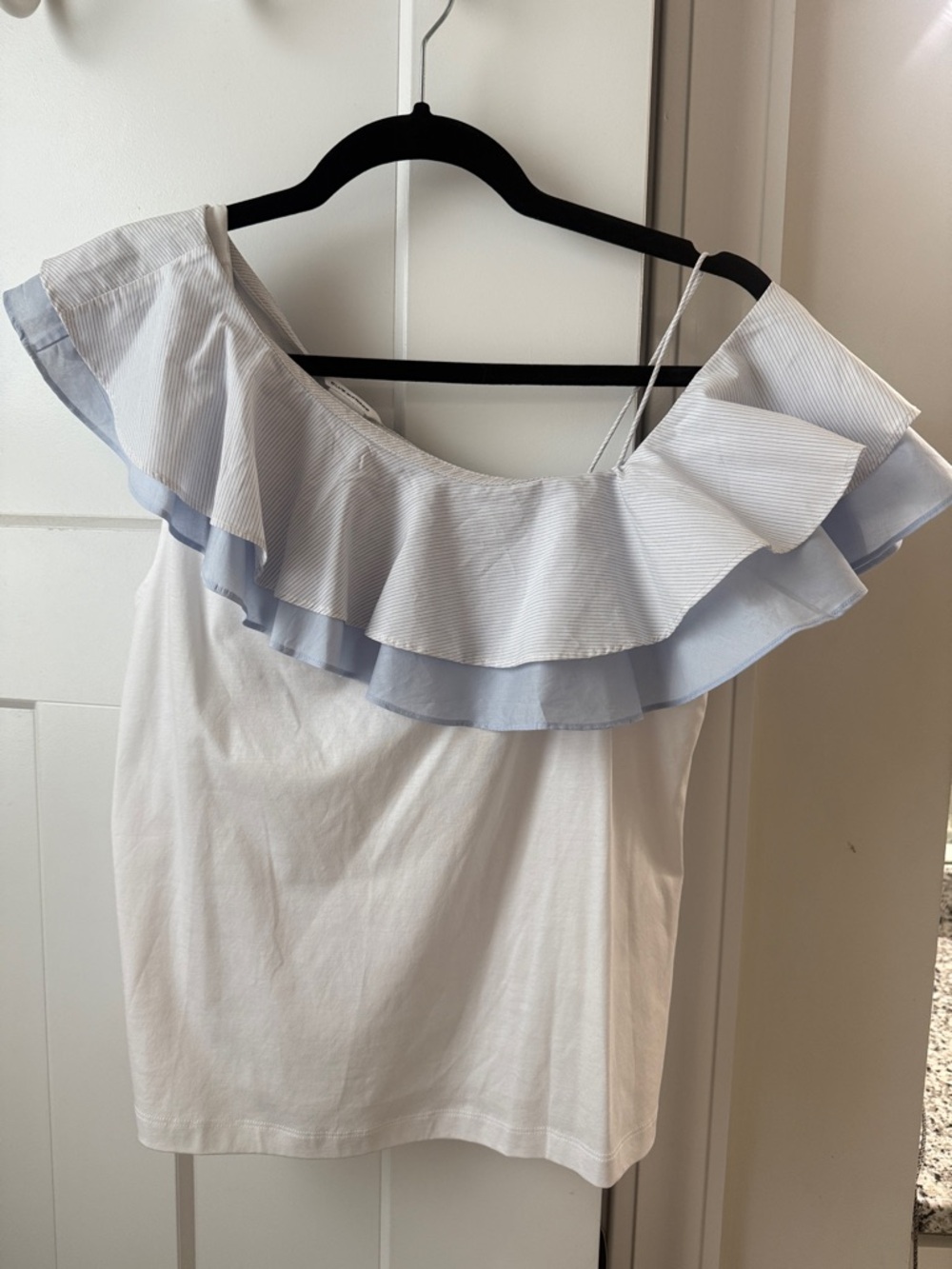 NWT Club Monaco White One-Shoulder Ruffle Top with Light Blue Trim- size Medium